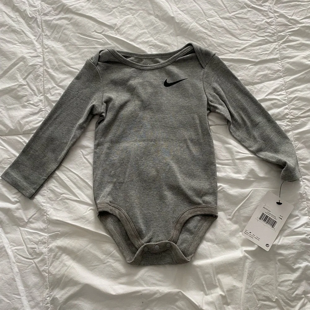 Nike Toddler Baby Boy Gray Long Sleeve Onesie BodySuit 24 Months NWT